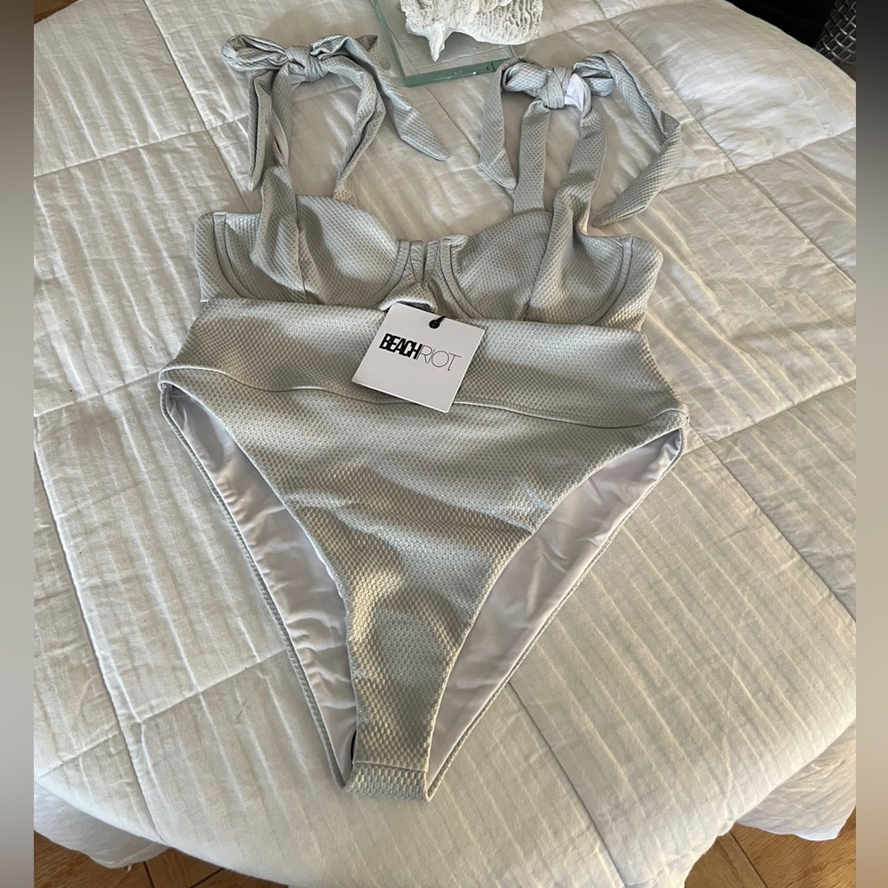 Beach Riot Bikini set - Picture 4 of 7